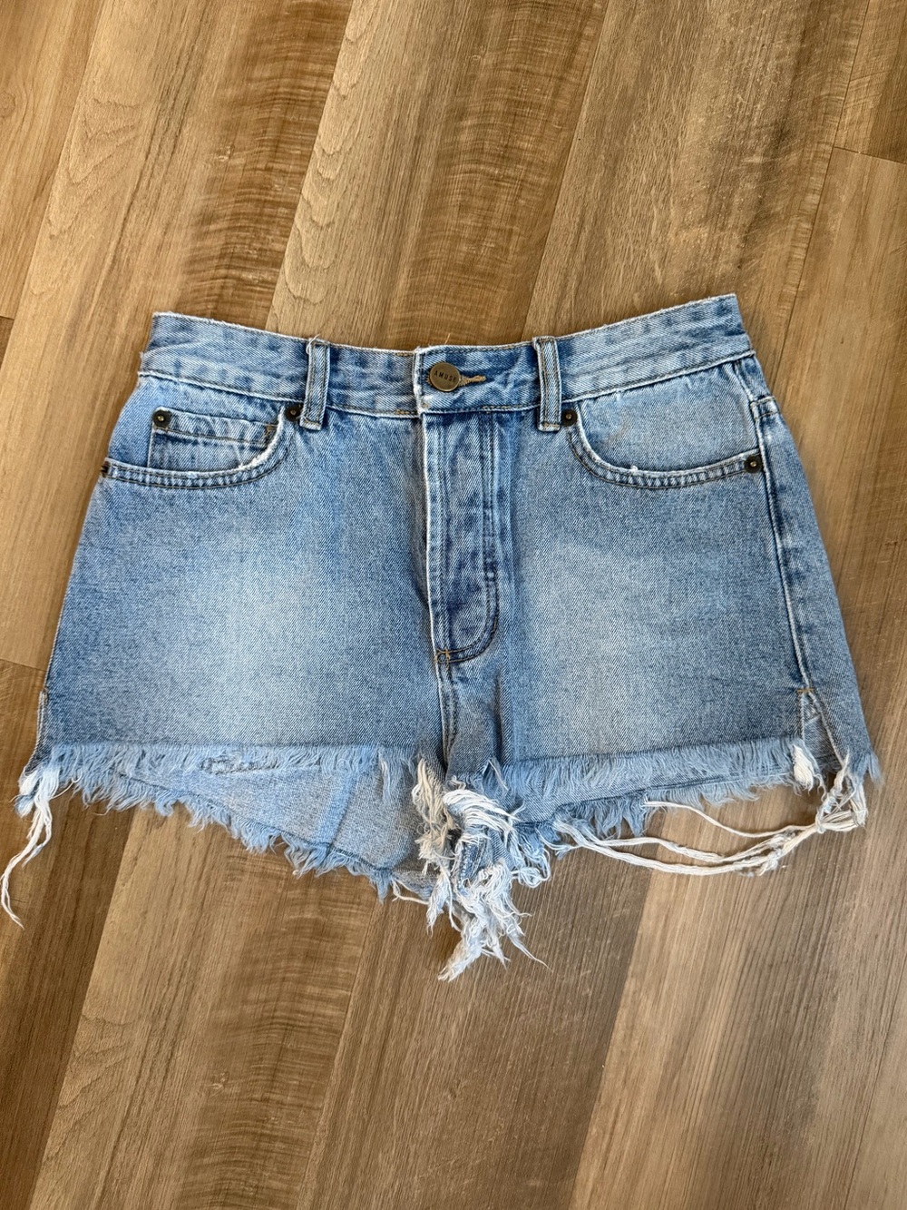 Amuse Society High-Rise Distressed Denim Shorts – Size 26